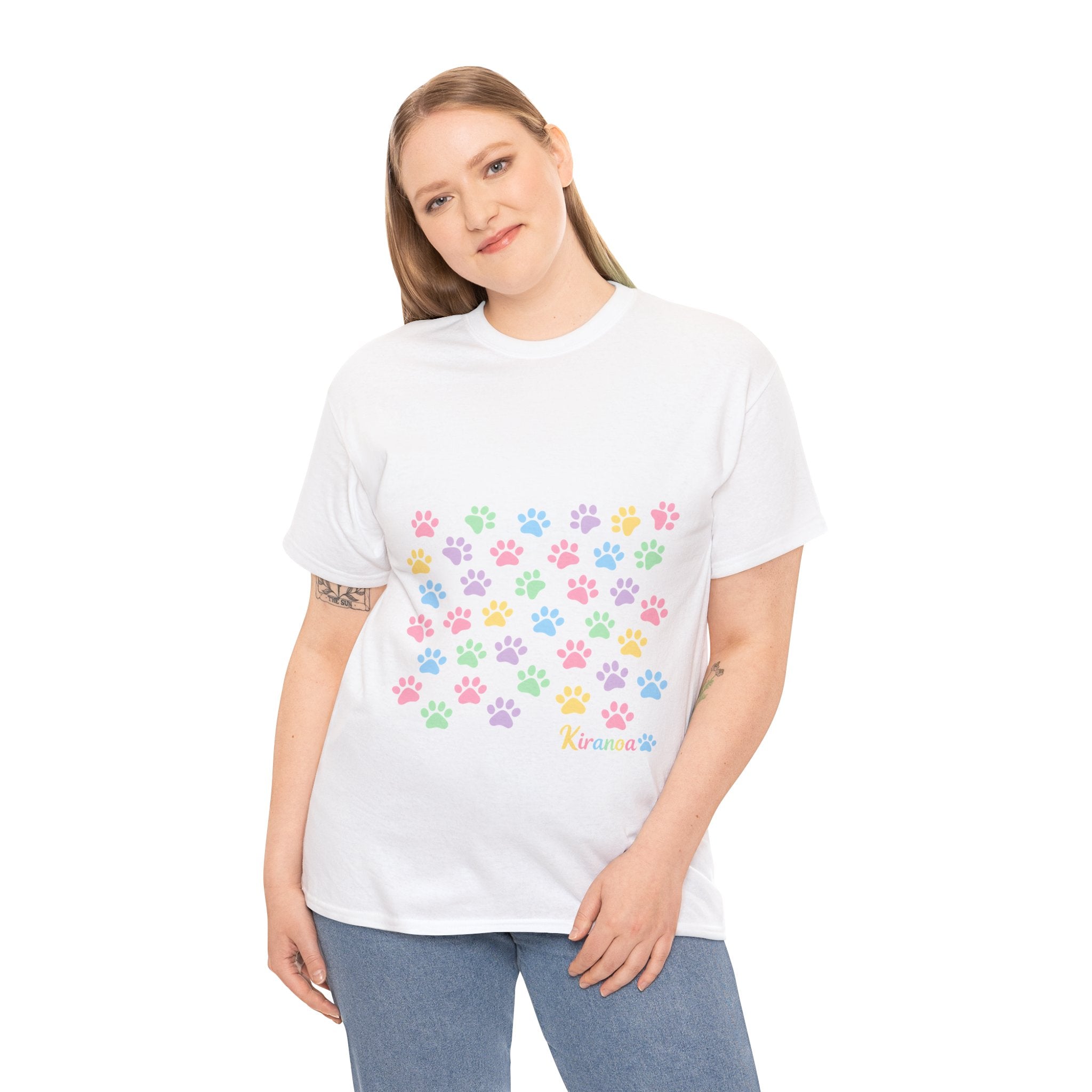 Camiseta de Huellas en Colores Pastel – Diseño Original