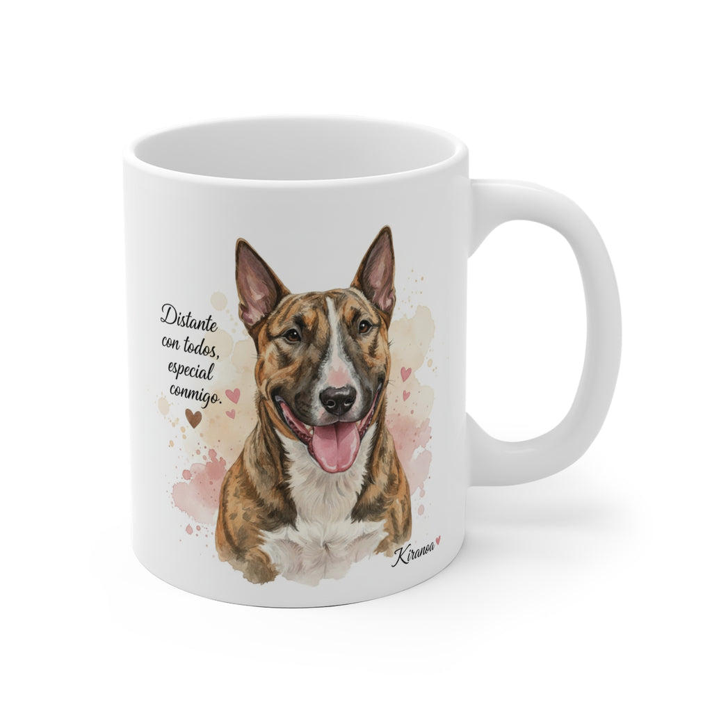 Taza cerámica Bull Terrier con frase Distante con todos especial conmigo – vista frontal