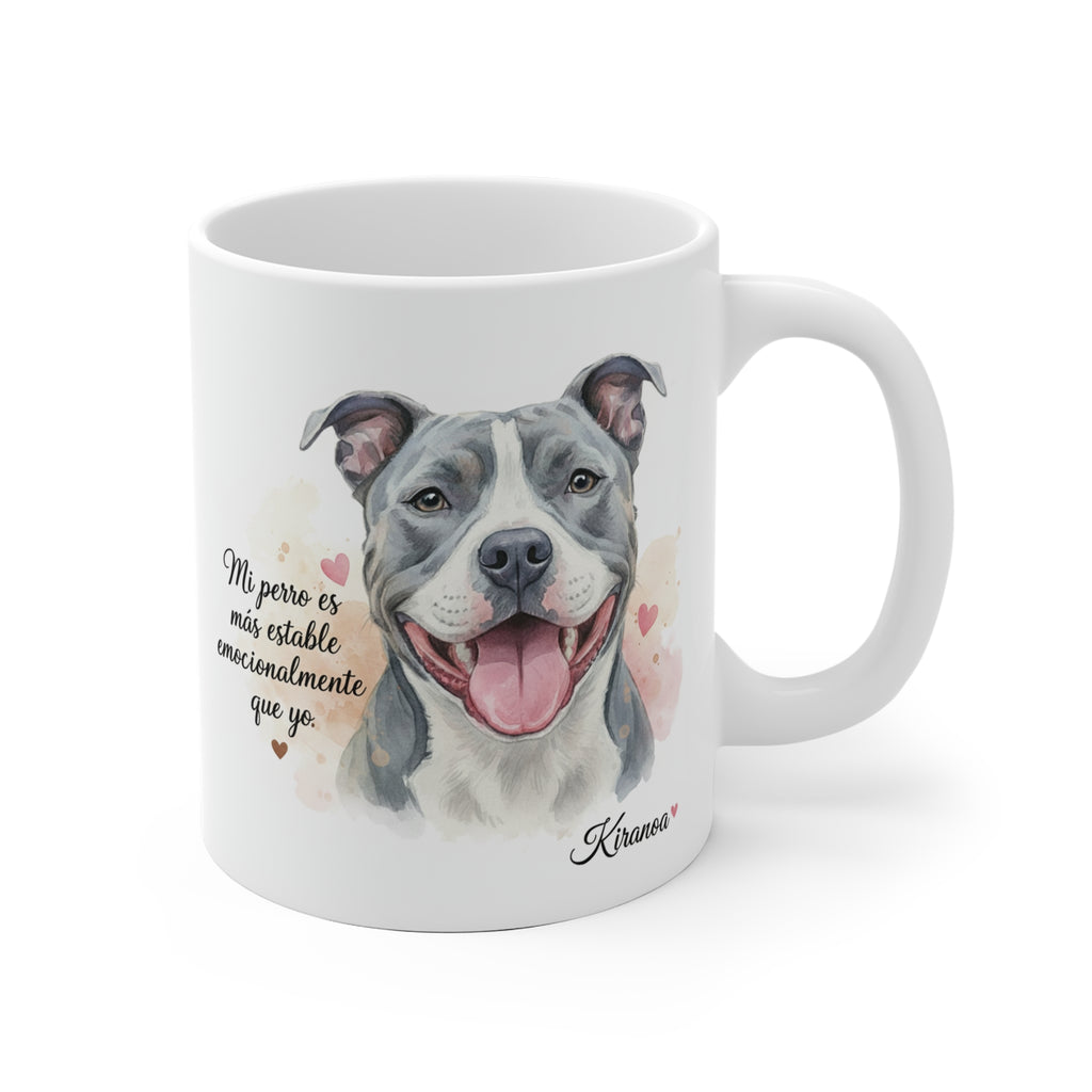 Taza cerámica Pit Bull con frase Mi perro es más estable emocionalmente que yo. – vista frontal