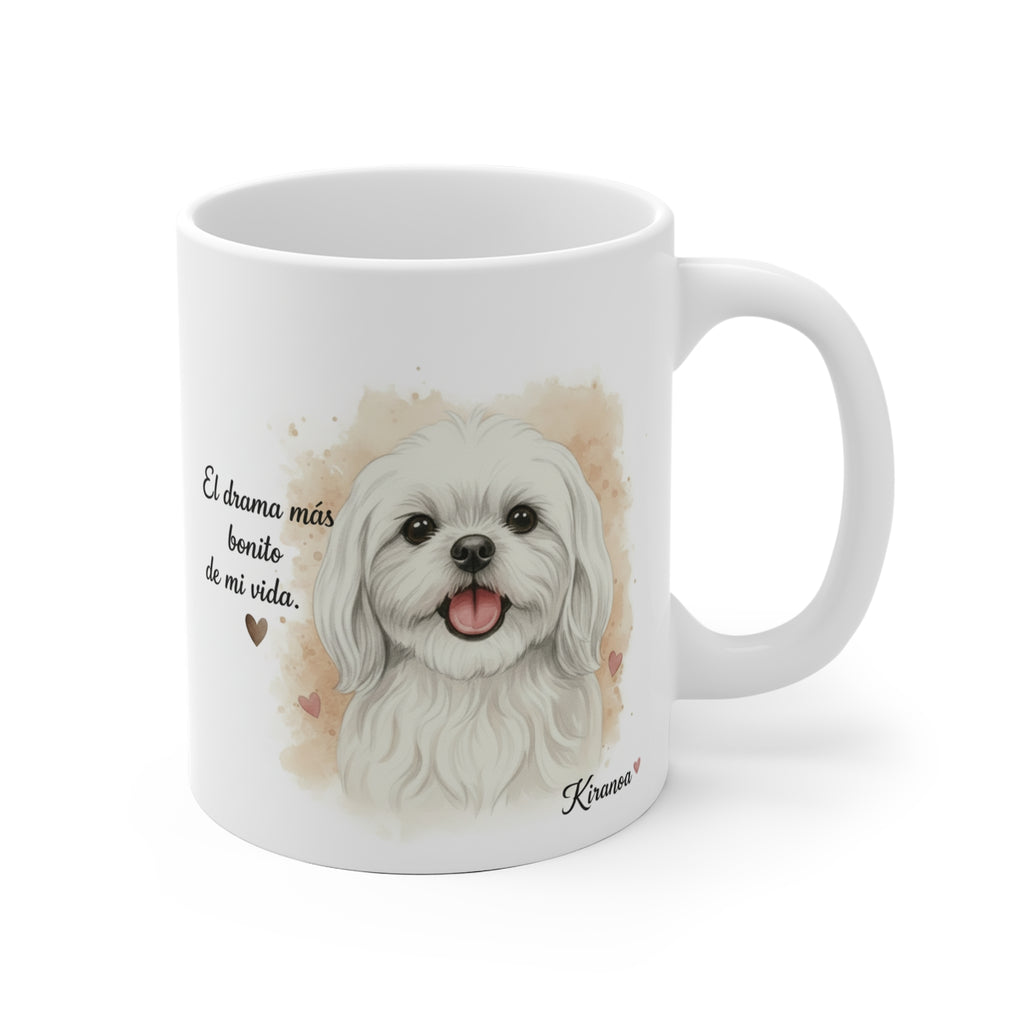 Taza Bichón Maltés con la frase El drama más bonito de mi vida — ilustración acuarela — Kiranoa