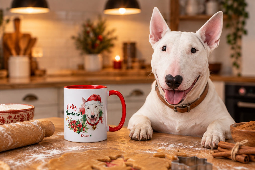 Bull Terrier junto a taza roja de Navidad con ilustración en acuarela escena lifestyle Kiranoa
