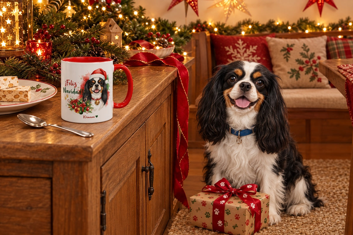 Cavalier King Charles Tricolor junto a taza roja de Navidad con ilustración en acuarela escena lifestyle Kiranoa